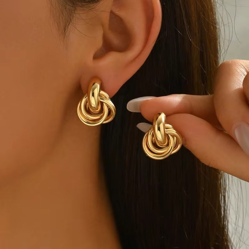 Diora Knot Earring